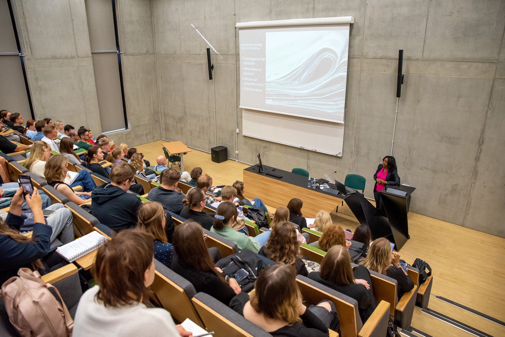 Former CNN Executive Producer Jennifer Thomas visited VMU